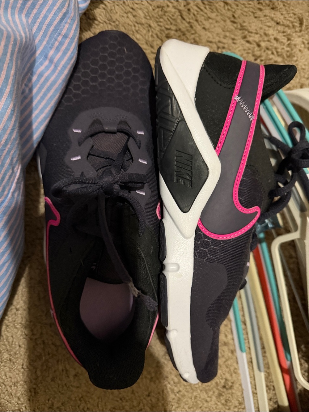 Nike Women's Black & Pink Athletic Sneakers